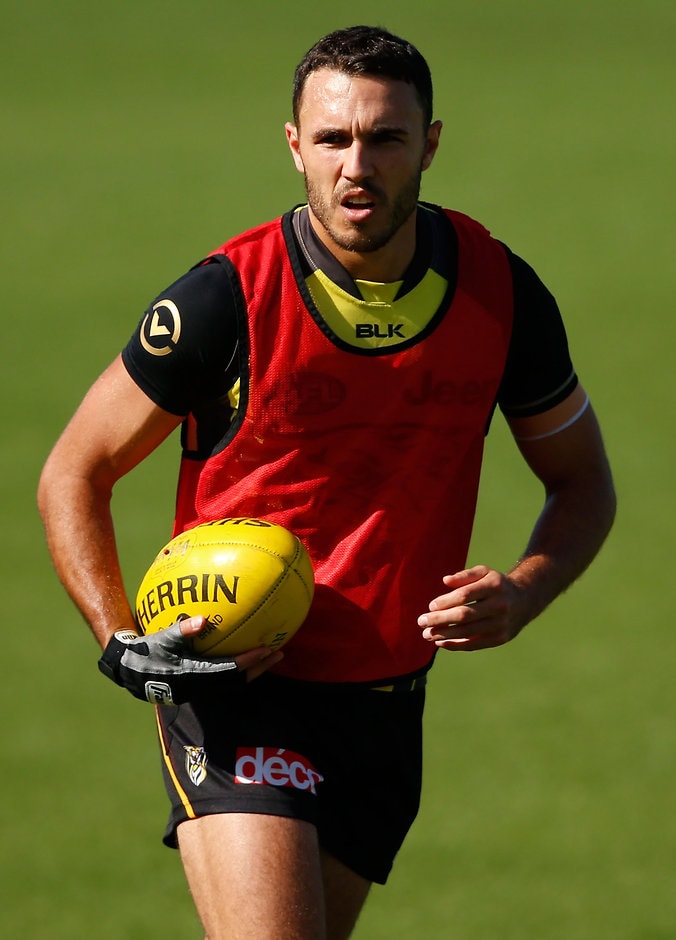 AFL 2016 Training - Richmond 070416 MELBOURNE, AUSTRALIA - APRIL 7: Shane Edwards of the Tigers in action during the Richmond Tigers training session at Punt Road Oval in Melbourne, Australia on April 7, 2016. (Photo by Adam Trafford/AFL Media)